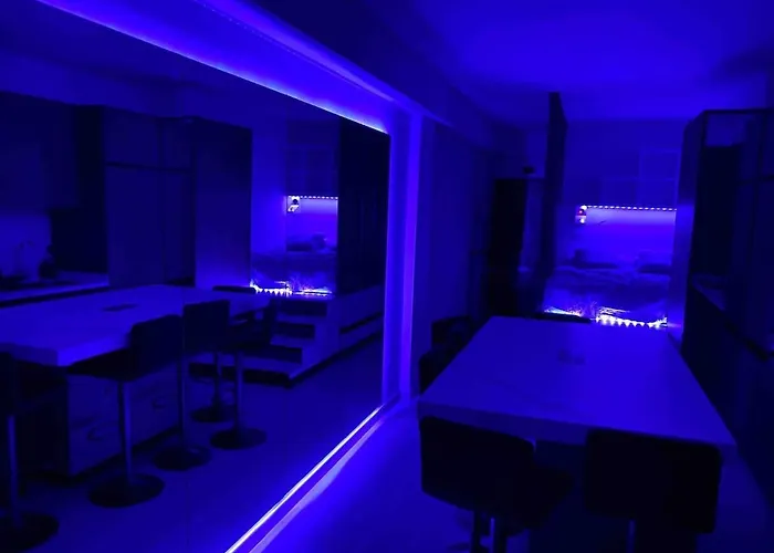 Modern Beachfront With Balcony Views New 아파트 *